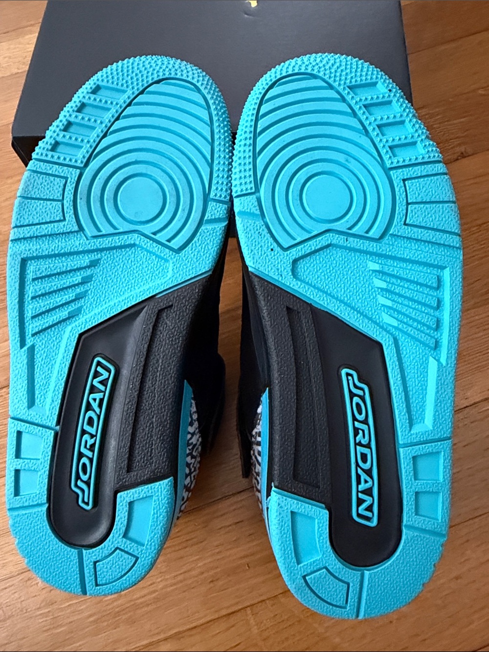 Jordan Kids Black & Turquoise Hook-and-Loop Sneakers with Elephant Print - Picture 3 of 5